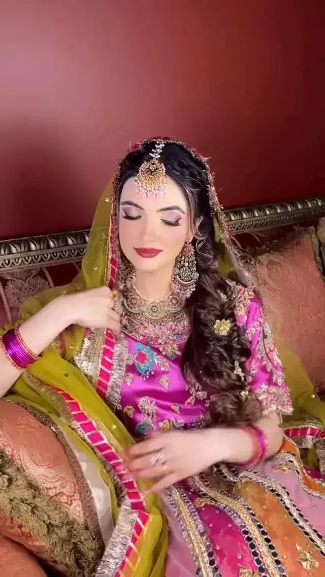 Modern Mehndi Look with a Touch of ’80s Charm